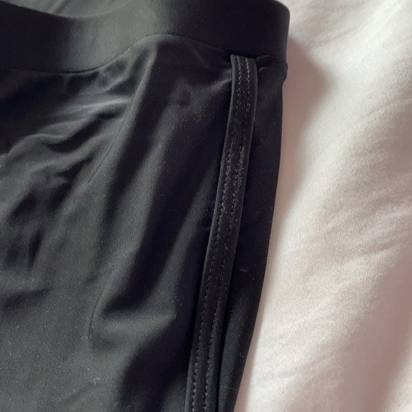 Black swim shorts - Picture 2 of 3